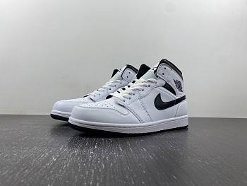 Air Jordan 1 Mid Reverse Panda DQ8426-132