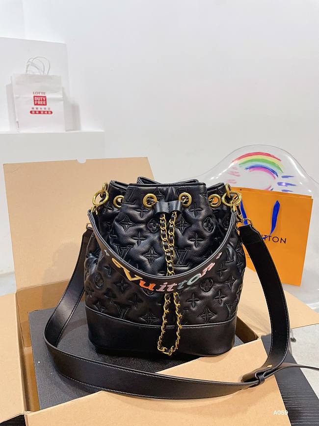 Louis Vuitton Bucket Black Bag Size 20 x 20 x 15 cm  - 1