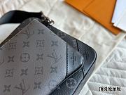 LV Trio Pochette (M69443) Size 25 x 18.5 x 7 cm - 5