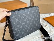 Louis Vuitton District PM Size 26 x 20 x 7 cm - 5