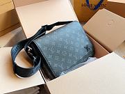 Louis Vuitton District PM Size 26 x 20 x 7 cm - 4