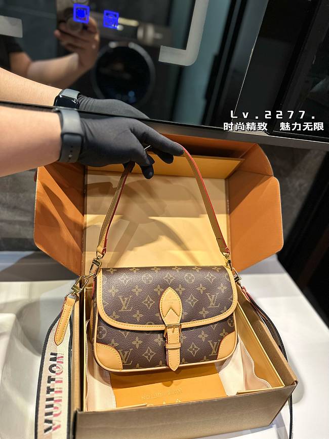 LV Nano Diane Size 19 x 10.5 x 6 cm - 1