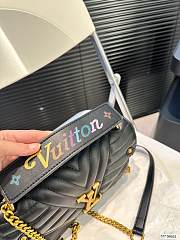 LV New Wave Chain Pochette Size 18 x 11 x 4cm - 4