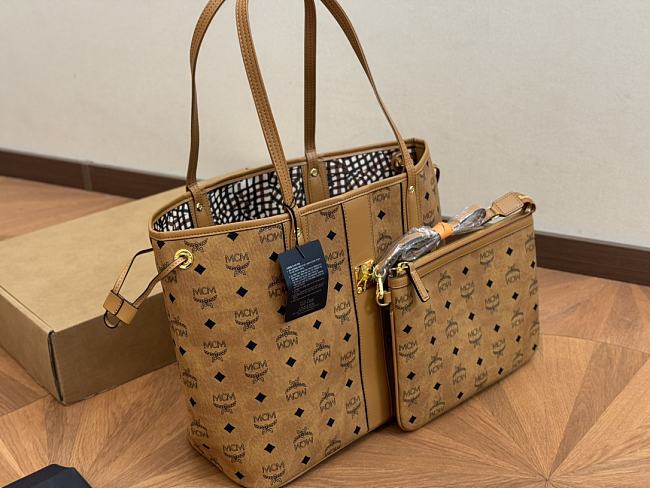 MCM Toni Top-zip Cognac Visetos Brown Size 32CM - 1