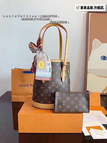 LV Pre-Owned 2001 Bucket PM Shoulder Bag Size 23x16x27cm