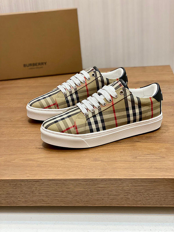Burberry Sneaker 49DD - 1