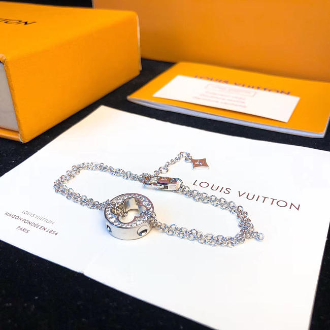 Louis Vuitton Bracelet 111117C - 1