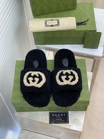 Gucci Slides Fur Black
