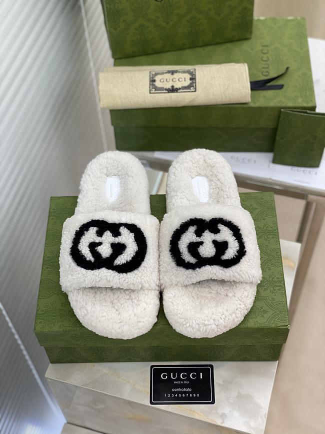 Gucci Slides Fur White - 1