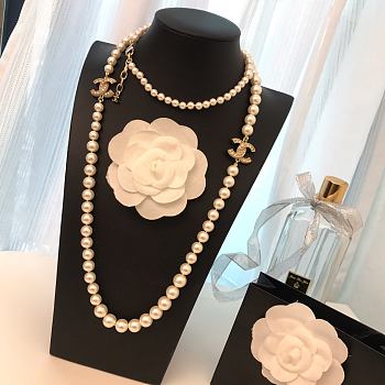 Chanel Necklace Gold Pearl 60