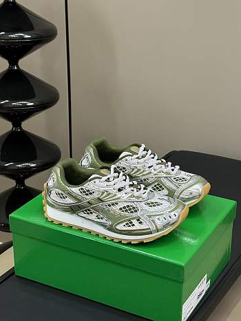 Bottega Veneta Orbit Mud White