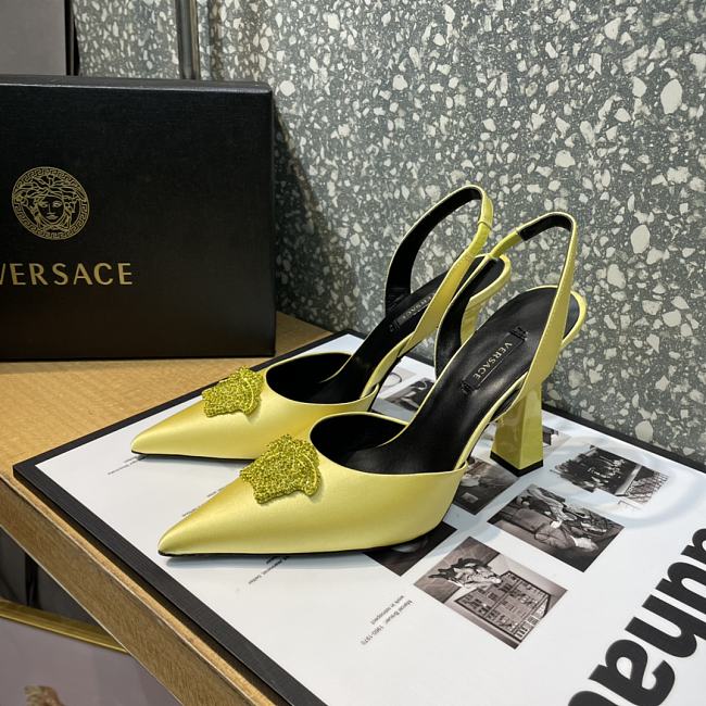 Versace La Medusa 12mm Slingback Pumps Yellow - 1