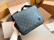 Louis Vuitton District PM Size 26 x 20 x 7 cm - 1