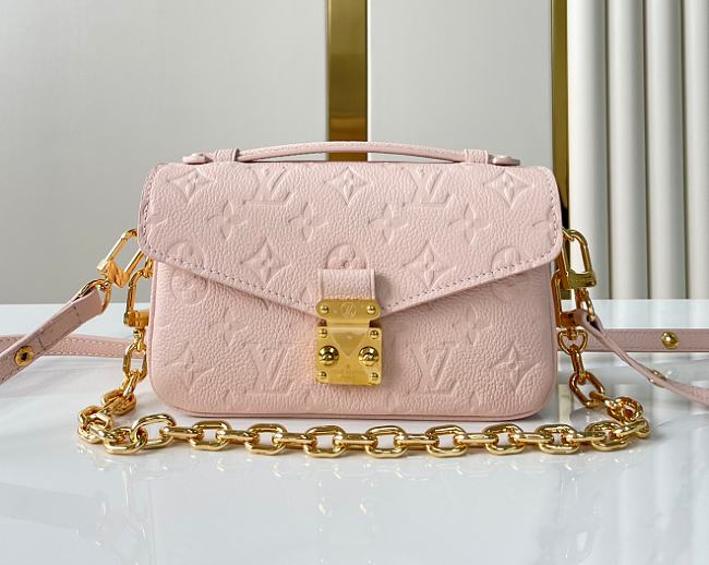 LV Pochette Metis Pink M47045 Size 21×13×6CM - 1