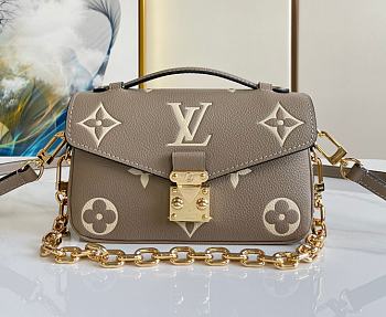 LV Pochette Metis M23081 Size 21×13×6CM
