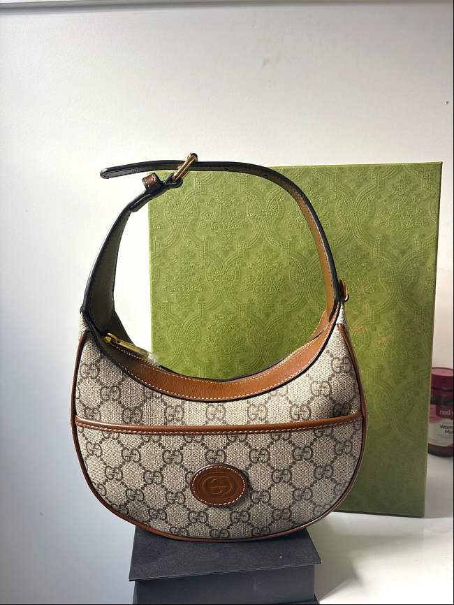 Gucci Half-Moon-Shaped Beige Size 22x5x12CM - 1