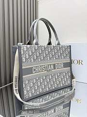 Dior Gray Embroidered Patchwork Size 36×28 cm - 5