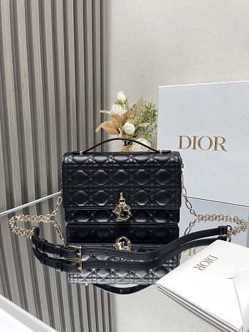 Dior Handbag Black Lambskin B930556 Size 24x14 x7cm