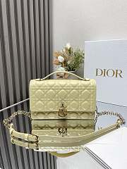 Dior Handbag Yellow Lambskin B930556 Size 24x14 x7cm - 3