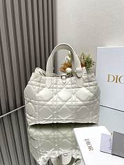 Dior Toujours Handbag White B930536 Size 28x19x21cm - 3