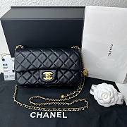 Chanel Classic Medium Black Lambskin Size 20x13x7cm - 1