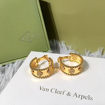Van Cleef Perlée Clovers Hoop Earrings Yellow