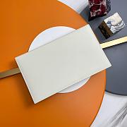 YSL Clutch Silver Gold White Grained Leather Size 27x16x2cm - 2