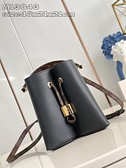 LV Bloom PM Bag M13843 Size 21x16x16cm - 3