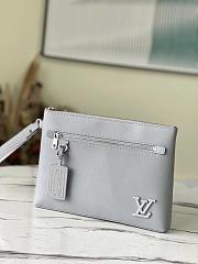 LV POCHETTE IPAD M69836 Size 30x22x5CM - 1