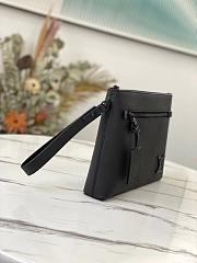 LV POCHETTE IPAD M69837 Size 30x22x5CM - 3