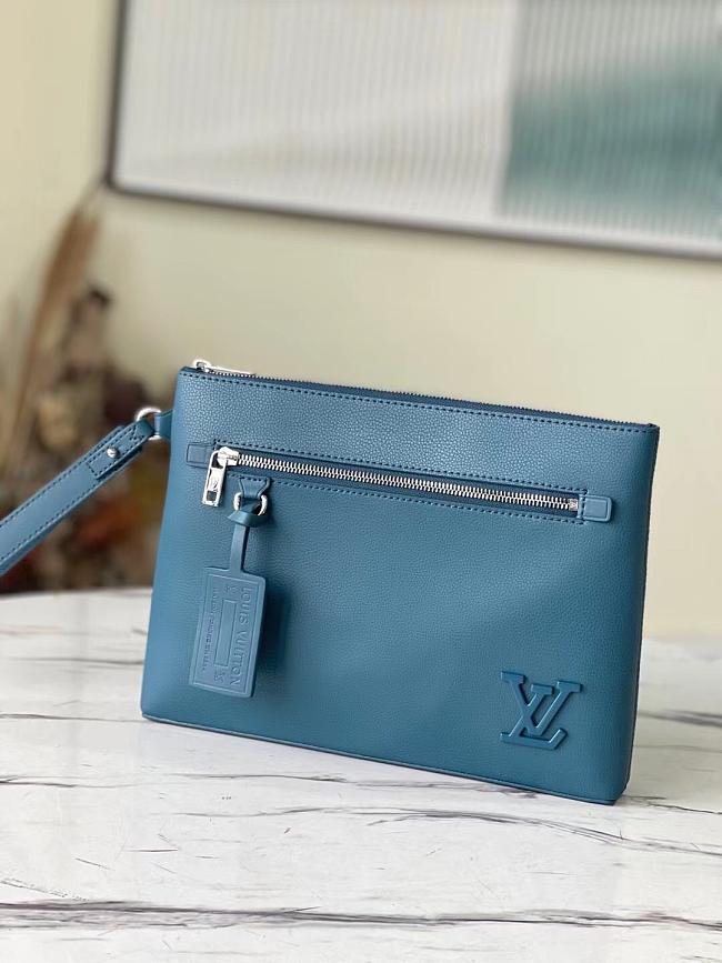 LV POCHETTE IPAD M81029 Size 30x22x5CM - 1