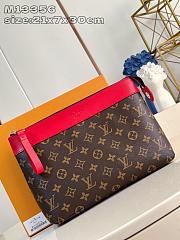 LV Pochette Voyage Souple M13356 Size 30x21x7cm - 1