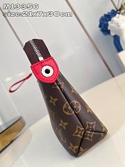 LV Pochette Voyage Souple M13356 Size 30x21x7cm - 5
