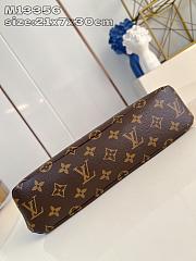 LV Pochette Voyage Souple M13356 Size 30x21x7cm - 4