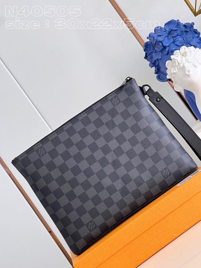 LV Takeoff Pouch N40505 Size 30x22x5CM - 1