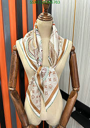 Louis Vuitton Brown Silk Scarf DM5763 Size 90x90CM - 4