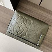 Loewe Clutch Bag Leather Green Size 29x6x20cm - 3