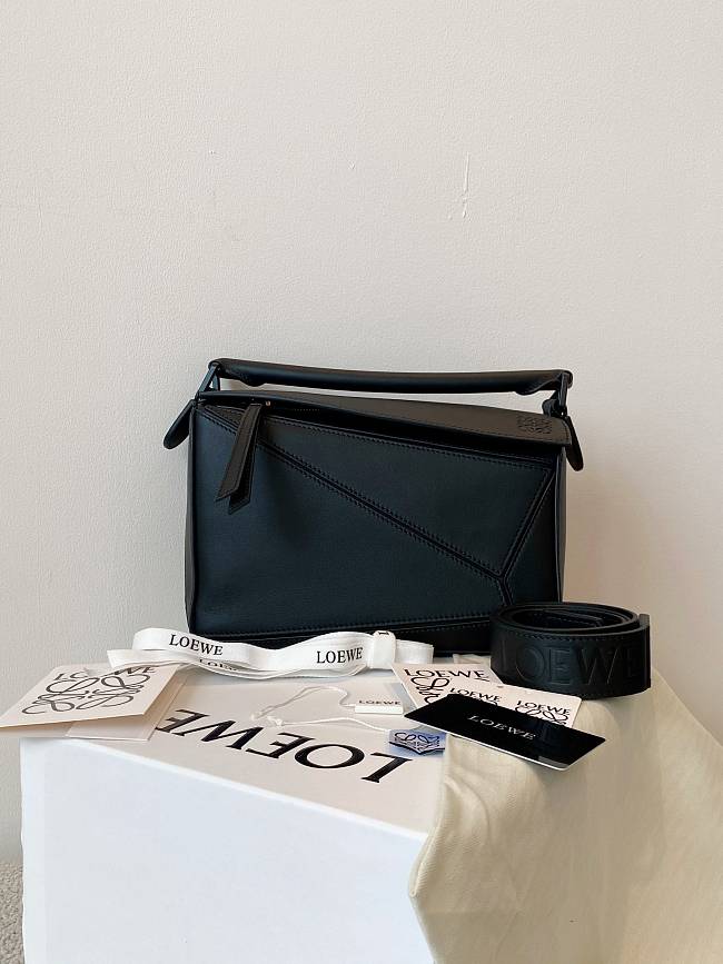 Loewe Puzzle Crossbody Bag Black Size 24x16x10CM - 1