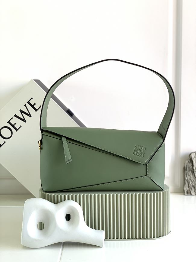 Loewe Puzzle Hobo Bag Green Size 28x10x5CM - 1