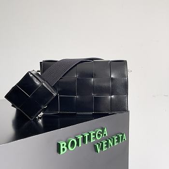 Bottega Veneta Cassette Black Size 26x16x6cm