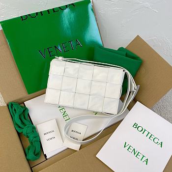 Bottega Veneta Cassette White Size 23x15x5cm