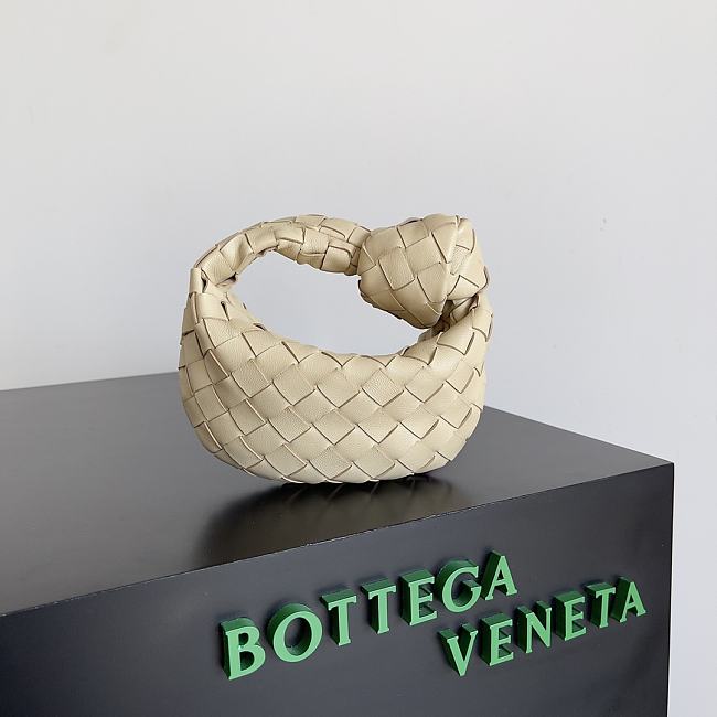 Bottega Veneta Jodie Bag Beige Size 17x16x6cm - 1