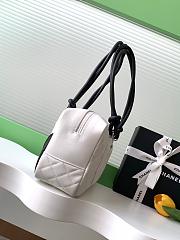 Chanel White Quilted Leather Cambon 27x10x15cm - 3