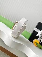 Chanel Half Moon Pearl White Size 16x16x5cm - 5