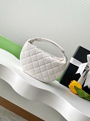 Chanel Half Moon Pearl White Size 16x16x5cm - 2