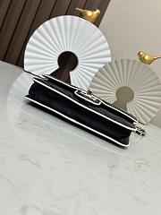 Chanel Lambskin Clutch with Chain Black Size 19x12x3cm - 2