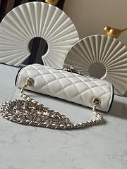 Chanel Lambskin Clutch with Chain White Size 19x12x3cm - 4