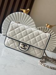 Chanel Lambskin Clutch with Chain White Size 19x12x3cm - 2
