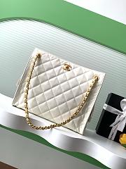 Chanel Pocket Hobo White 26x31x13cm - 5
