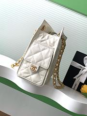Chanel Pocket Hobo White 26x31x13cm - 2